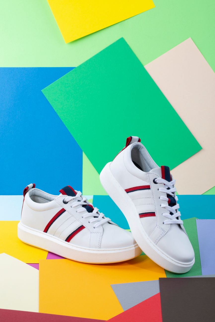 Sneakers styled on colour blocks
