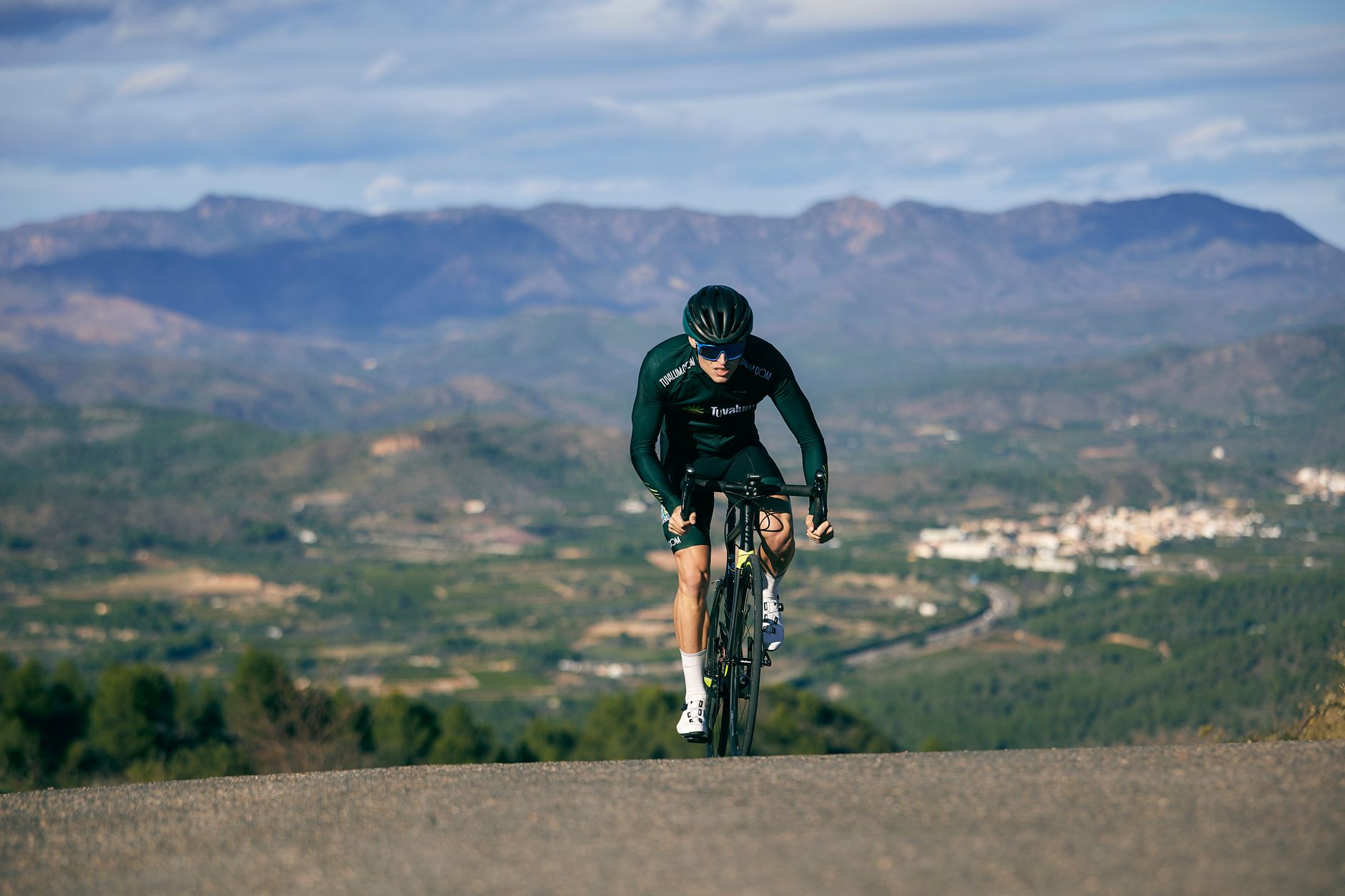 Still from The Climb, a commercial for Velo Norte