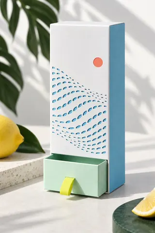 White and blue product box — Brezza, Packaging